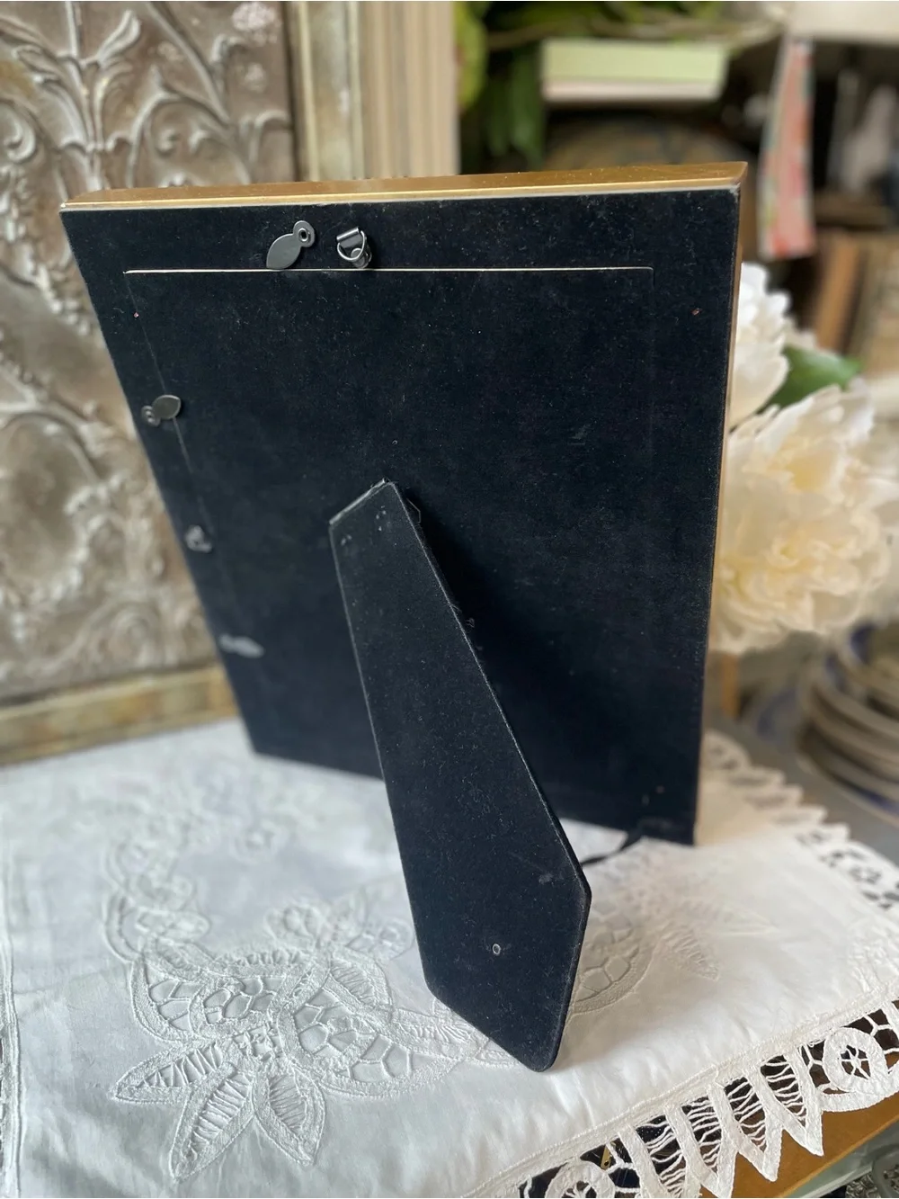 Pottery barn 8 x 10 gold gilded picture frame